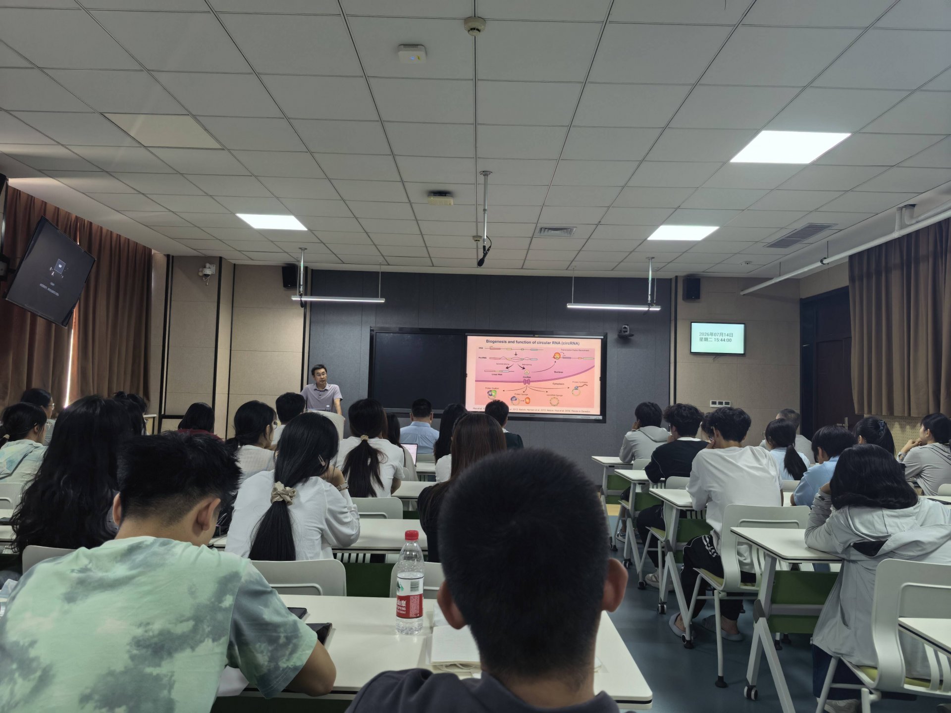 为搭建高层次跨域学术交流载体